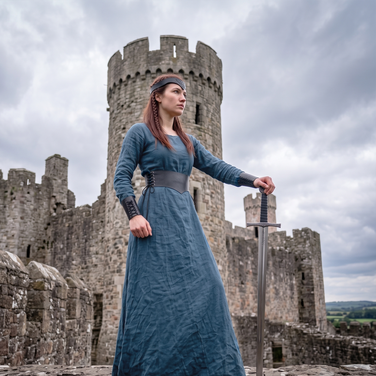 Medieval Renfaire Elven Viking Women Costume for LOTR Cosplay: Blue Dress & Faux Leather LARP Accessories